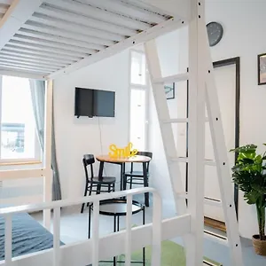 Shabby Chic Self Checkin Free Street Parking Apartment