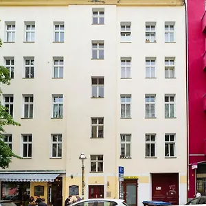 Cosy Three Br Two Bth Ac Self Checkin Street Parking Apartment